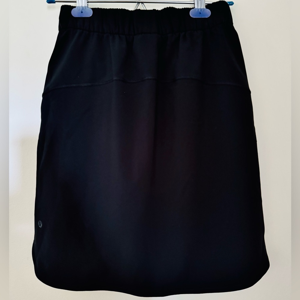 Lululemon On The Fly Skirt, Size 4 - Picture 3 of 4